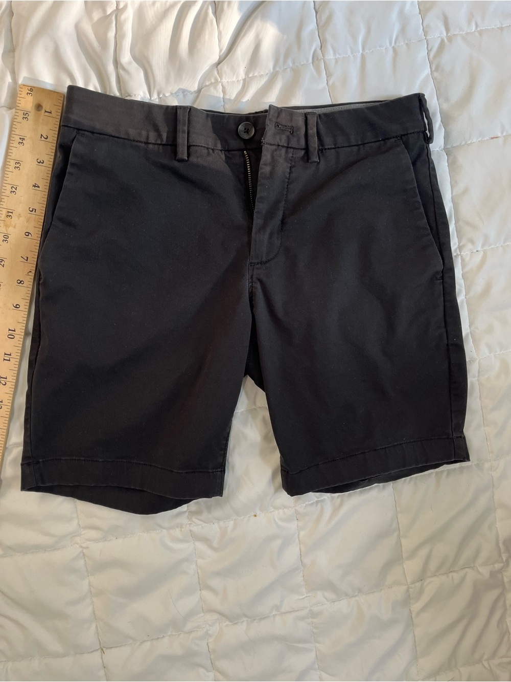Express Men's Black Flat-Front Shorts size 28